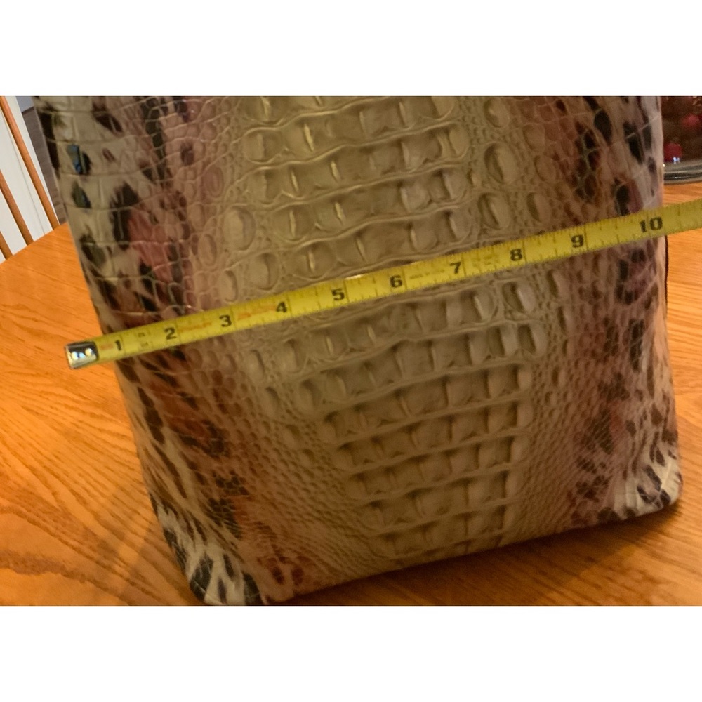 BRAHMIN!!!  Large bucket bag LIKE NEW INCLUDING THE coordinating wallet!!